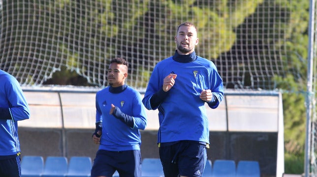 Entrenamiento matutino: Carrillo ya toca balón