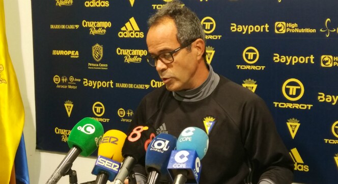 Cervera: «Tenemos que jugar con la misma pasión, fuerza e intensidad que el Oviedo»