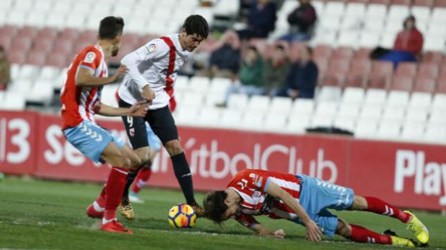 Un Sevilla Atlético con Carlos Fernández, pero sin Caro ni Matos
