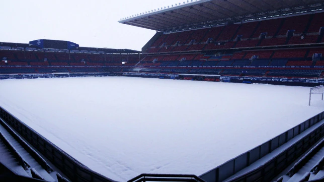 El estadio de Osasuna amanece nevado ¿se jugará el sábado?