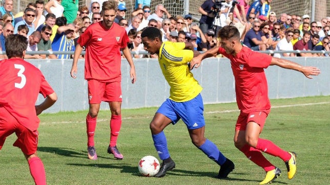 (CRÓNICA) Sevilla C 0-2 Cádiz CF B: Un líder contundente, pletórico e imparable