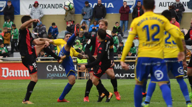Reus-Cádiz CF (1-0) El balón se venga de Cervera