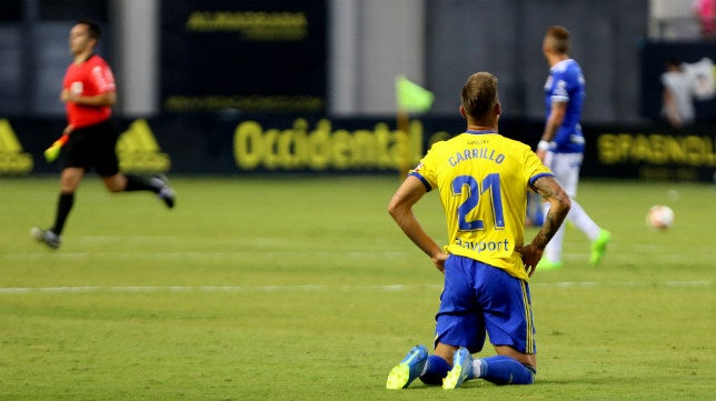 La pizarra del Cádiz CF-Oviedo: El error individual neutraliza el acierto colectivo