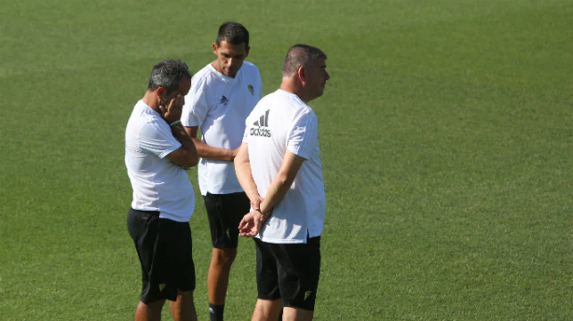 El Cádiz CF regresa esta tarde a los entrenamientos sin Agra