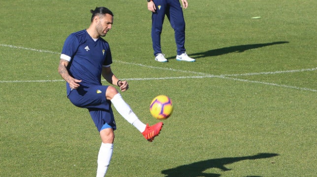 Sergio Sánchez entrena al margen