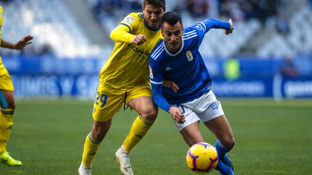 Oviedo-Cádiz CF (2-1) Con Machís pero sin tensión