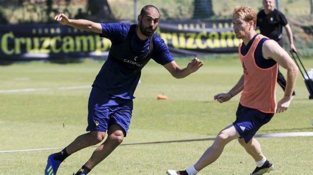 Cervera convoca a veinte jugadores para medirse al Huesca