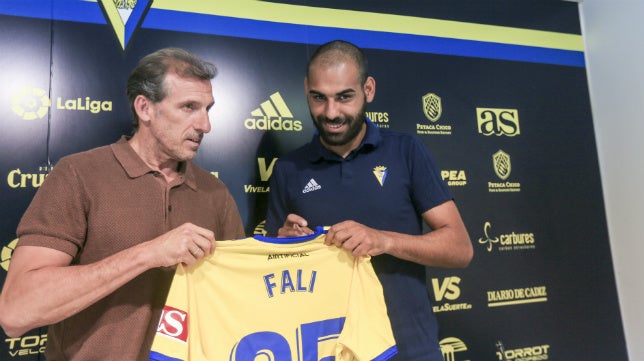 El Cádiz CF paga por el traspaso de Fali, que será amarillo hasta 2022