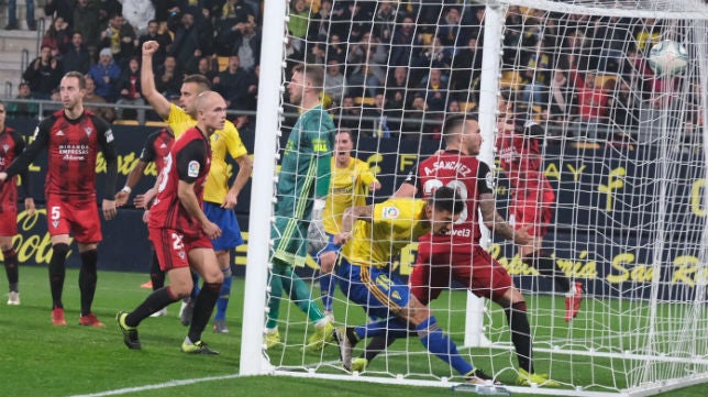 La pizarra del Cádiz CF 3-3 CD Mirandés