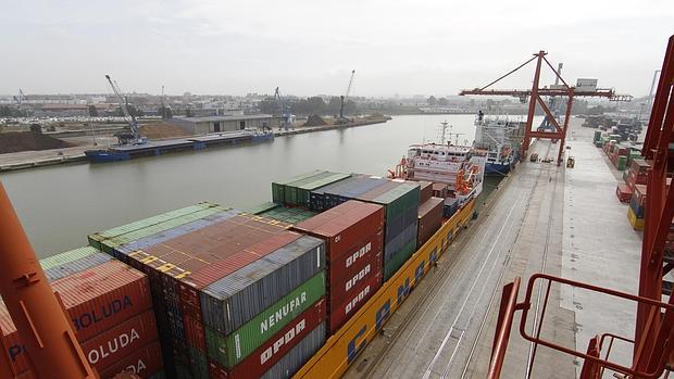 Un solo operador gestionará todos los contenedores que se mueven en el Puerto de Sevilla