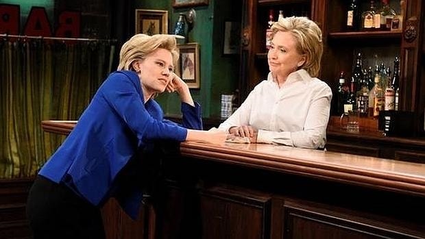 Hillary Clinton se burla de Donald Trump en Saturday Night Live