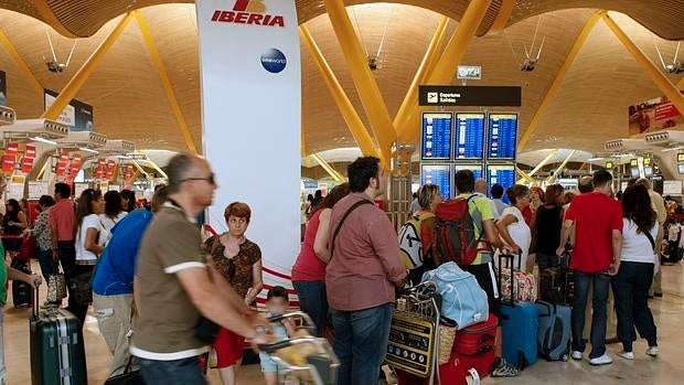 Cada macropuente cuesta unos 1.200 millones a la economía española