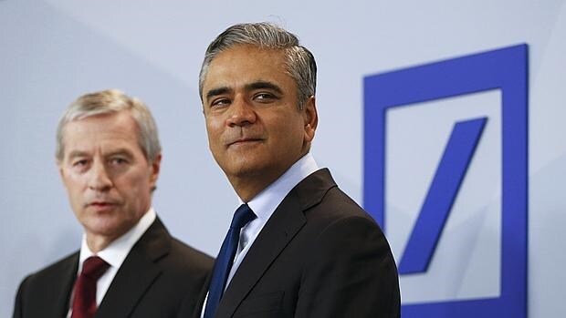 Anshu Jain (R) y Juergen Fitschen, co-CEOs de Deutsche Bank