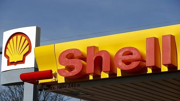 Shell paga la caída del precio del petróleo y gana un 87% menos en 2015