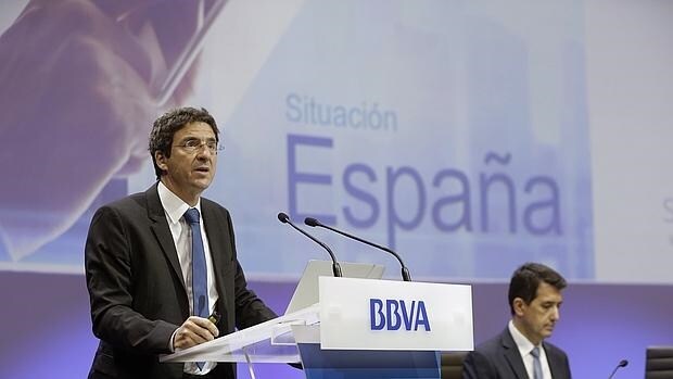 El economista jefe de BBVA, Jorge Sicilia, junto al economista de Economía Desarrolladas de la entidad, Rafael Doménech