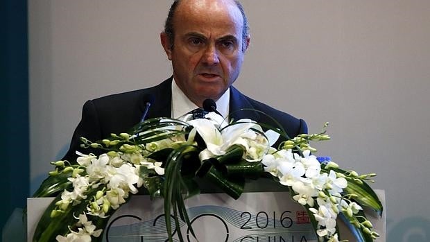 De Guindos: El G-20 «no» muestra inquietud por la incertidumbre política española