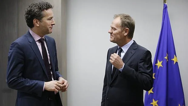 El presidente del Eurogrupo, Jeroen Dijsselbloem, junto al presidente del Consejo Europeo, Donald Tusk