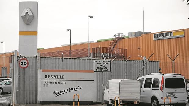 Entrada a la factoría de Renault en el barrio de San Jerónimo de Sevilla