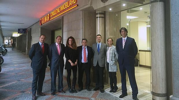 Parte del equipo de la nueva agencia de Sevilla