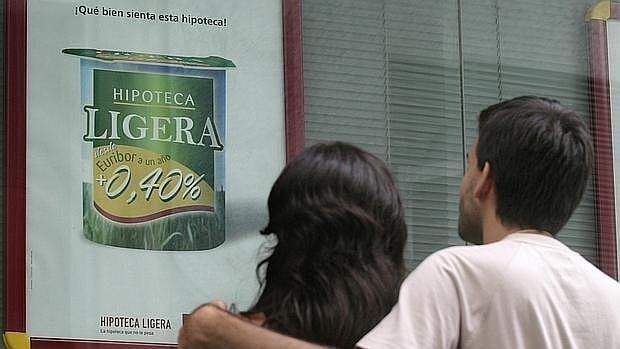 Una juez anula las cláusulas suelo abusivas de toda la banca y obliga a resarcir a los clientes