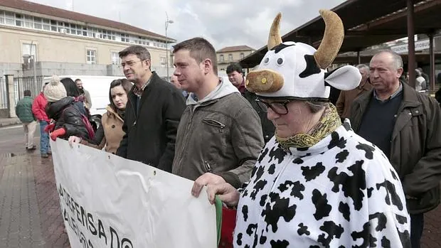 Concentración de ganaderos gallegos contra los bajos precios de la leche