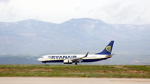 Avión de Ryanair en el aeropuerto de Castellón