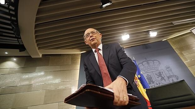 Cristobal Montoro, en una rueda de prensa posterior al Consejo de Ministros