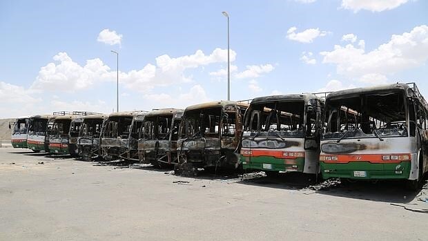 Autobuses incendiados, supuestamente, en las protestas de los trabajadores del grupo Bin Laden
