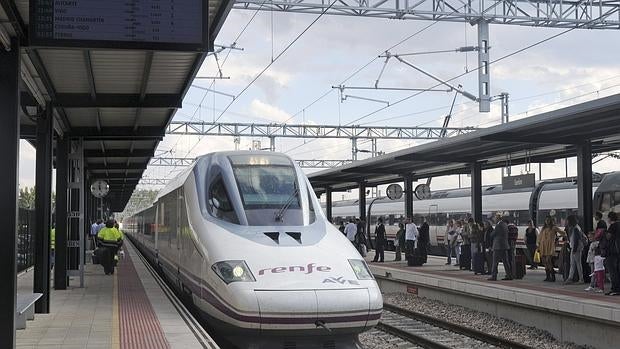 Llegada a la estación de León del primer AVE con salida desde Madrid