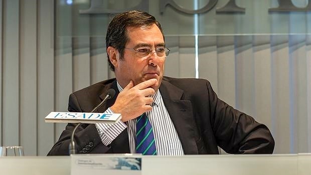 La CEOE cree que ha llegado la hora de relajar un poco «el cinturón de la moderación salarial»