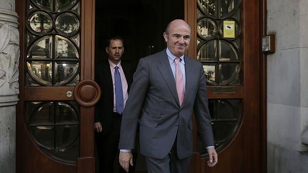 De Guindos plantea un sistema de financiación «más generoso» a cambio de un 0% de déficit autonómico