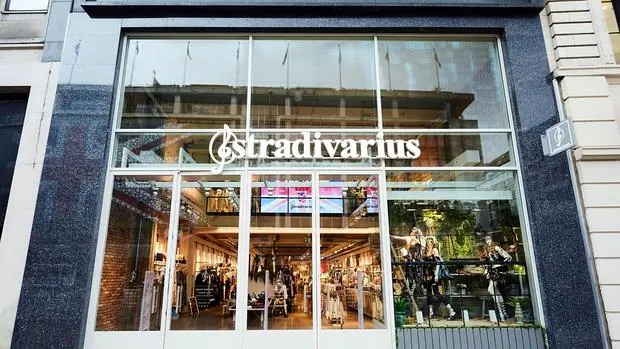 Fotografía cedida por Stradivarius de la inauguración de una nueva tienda de la cadena de moda en el centro de Londres