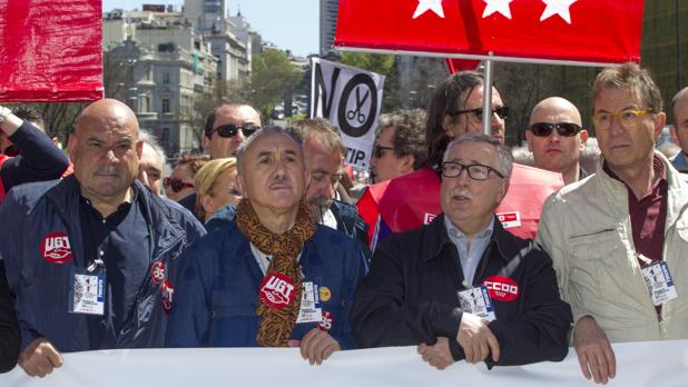 Álvarez y Toxo, en el centro de la imagen, en la manifestación del Primero de Mayo