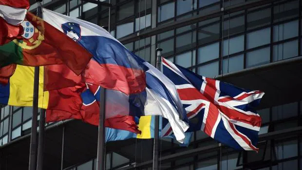 Banderas de diferentes países europeos con la del Reino Unido entre ellas