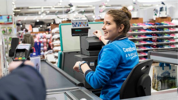 Carrefour busca a nuevos empleados para la temporada de verano