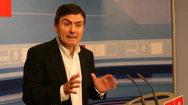 El diputado del PSOE Pedro Saura ha criticado duramente a Rajoy por la medida