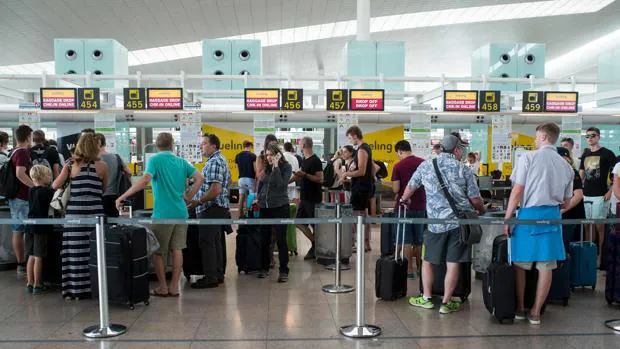 Pasajeros de Vueling afectados en el aeropuerto de Barcelona