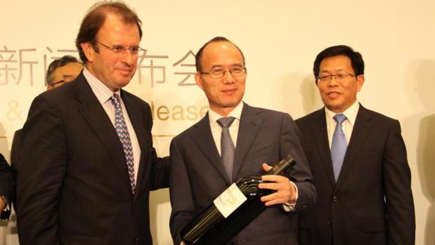 El consejero delegado de Osborne, Ignacio Osborne, y el presidente del grupo Fosun, Guo Guangchang, sellaron su alianza en Shanghái en julio de 2014