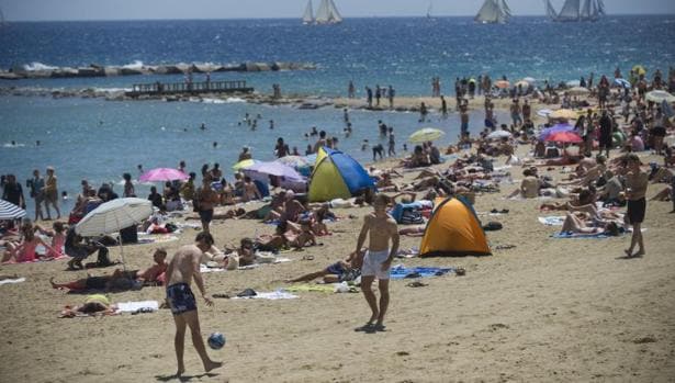 La industria turística anticipa un verano «lleno hasta la bandera»