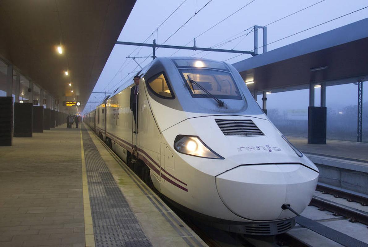 Un tren AVE en la ruta Zamora-Madrid