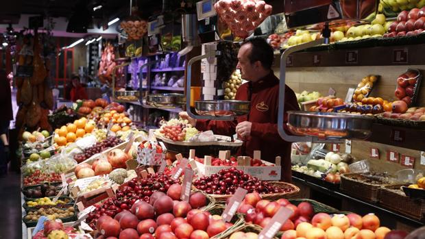 Los precios suman ya un año de bajadas, aunque la de julio es la menor desde enero (-0,3%)