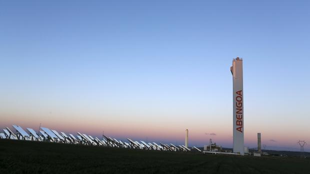 Imagen de una planta solar de Abengoa