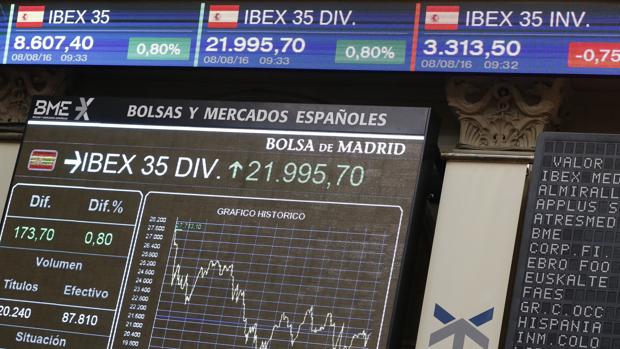 El bono español a 10 años cierra por debajo del 1% por primera vez en la historia