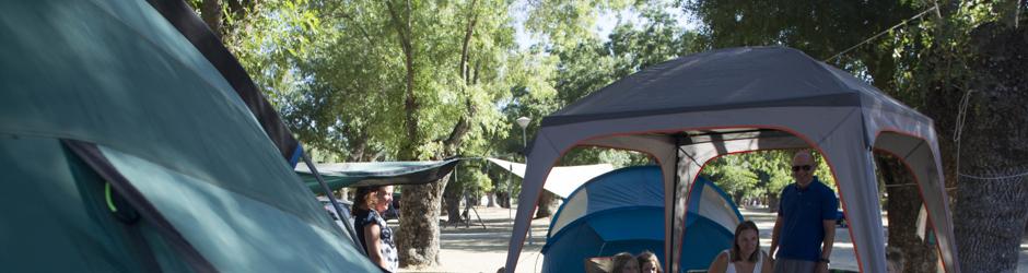 El camping es una buena opción para viajar en familia