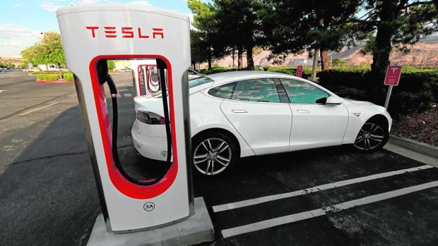 Elon Musk, fundador de Tesla: ¿mago del coche del futuro o «vendedor de motos»?