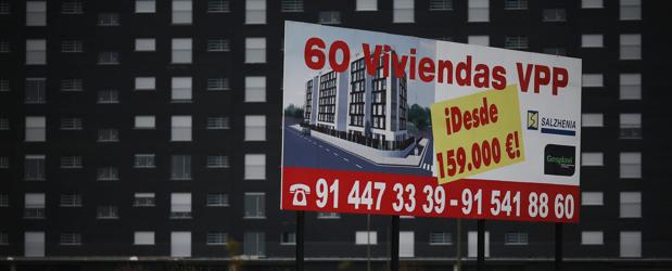 Por tipo de vivienda, la venta de pisos experimentó un fuerte ajuste con un 10,2% menos