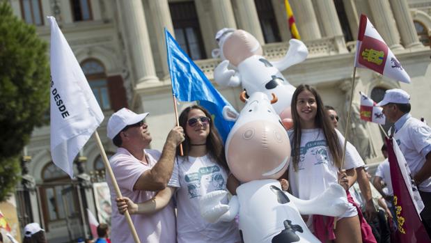 Desde las asociaciones ganaderas destacan que la traducción de las posibles subidas sobre el precio al que venden la leche «vamos a tener que pelearlo»