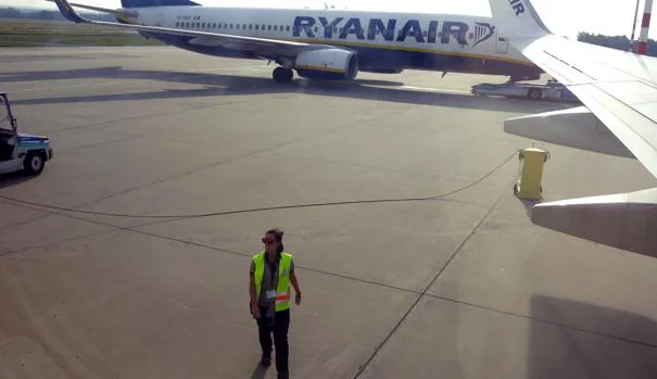 Ryanair contratará 2.000 tripulantes de cabina, 1.000 pilotos y 250 ingenieros en 2017