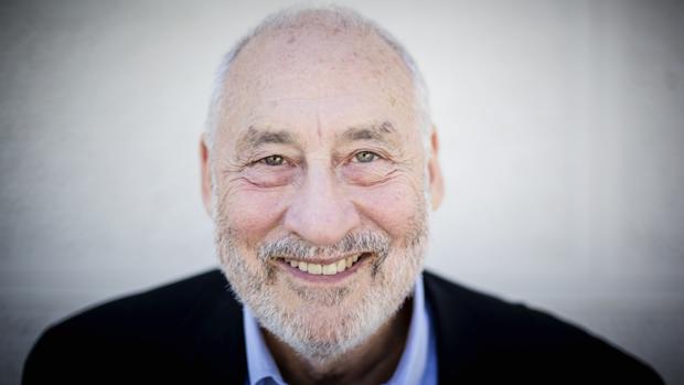 El economista Joseph E. Stiglitz posa en la Fundación Rafael del Pino