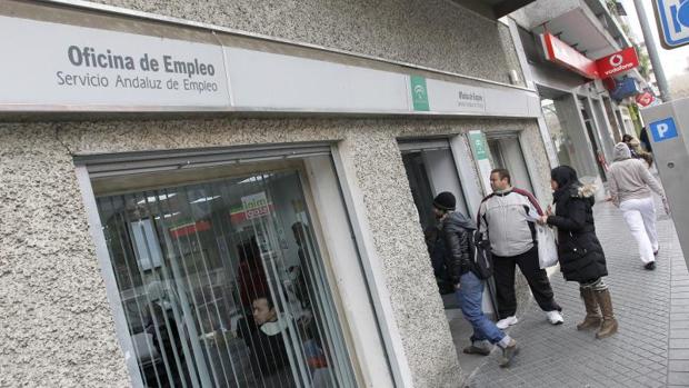 La tasa de paro bajó al 18,7% y se crearon 280.000 empleos en el tercer trimestre, según Asempleo